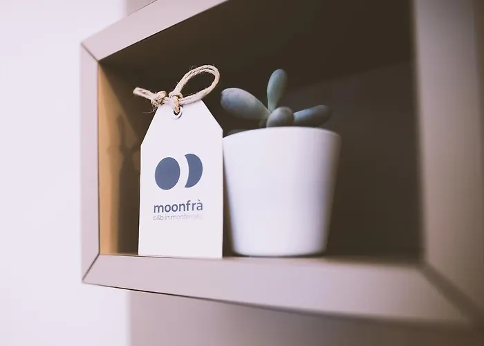 Moonfra Πανσιόν